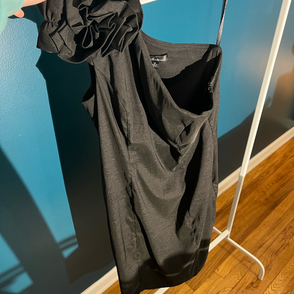 One shoulder black dress